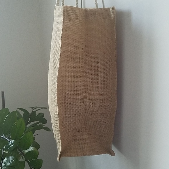 ***SOLD***Tan Burlap/ Rattan Tote Bag - Picture 4 of 8